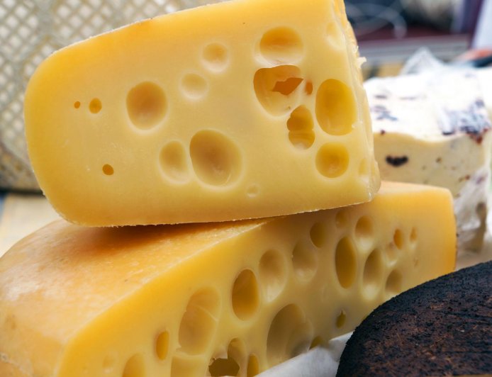 So sánh giá trị dinh dưỡng của các loại phô mai, loại nào giàu canxi?