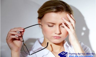 Đeo kính cận sai cách gây tác hại thế nào?